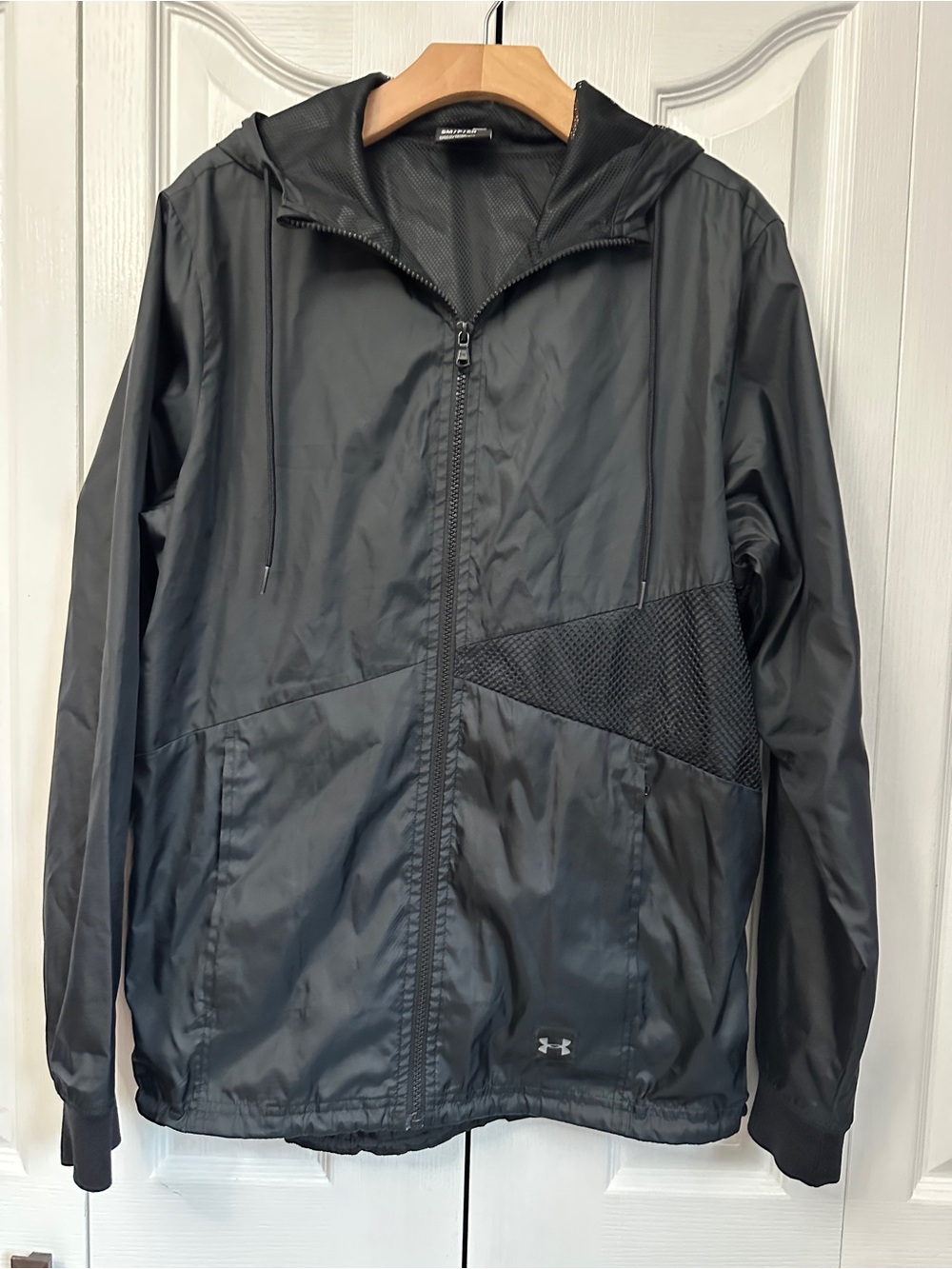Under Armour Black Hooded Windbreaker with Mesh Panels Sz Small